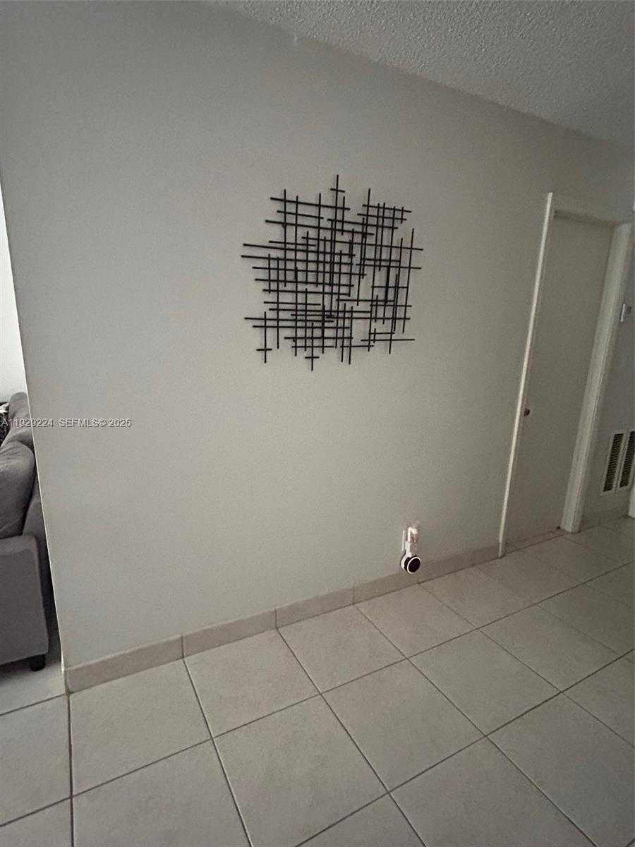 Small Image of 16919 NORTH BAY RD #214, Sunny Isles Beach Number 2