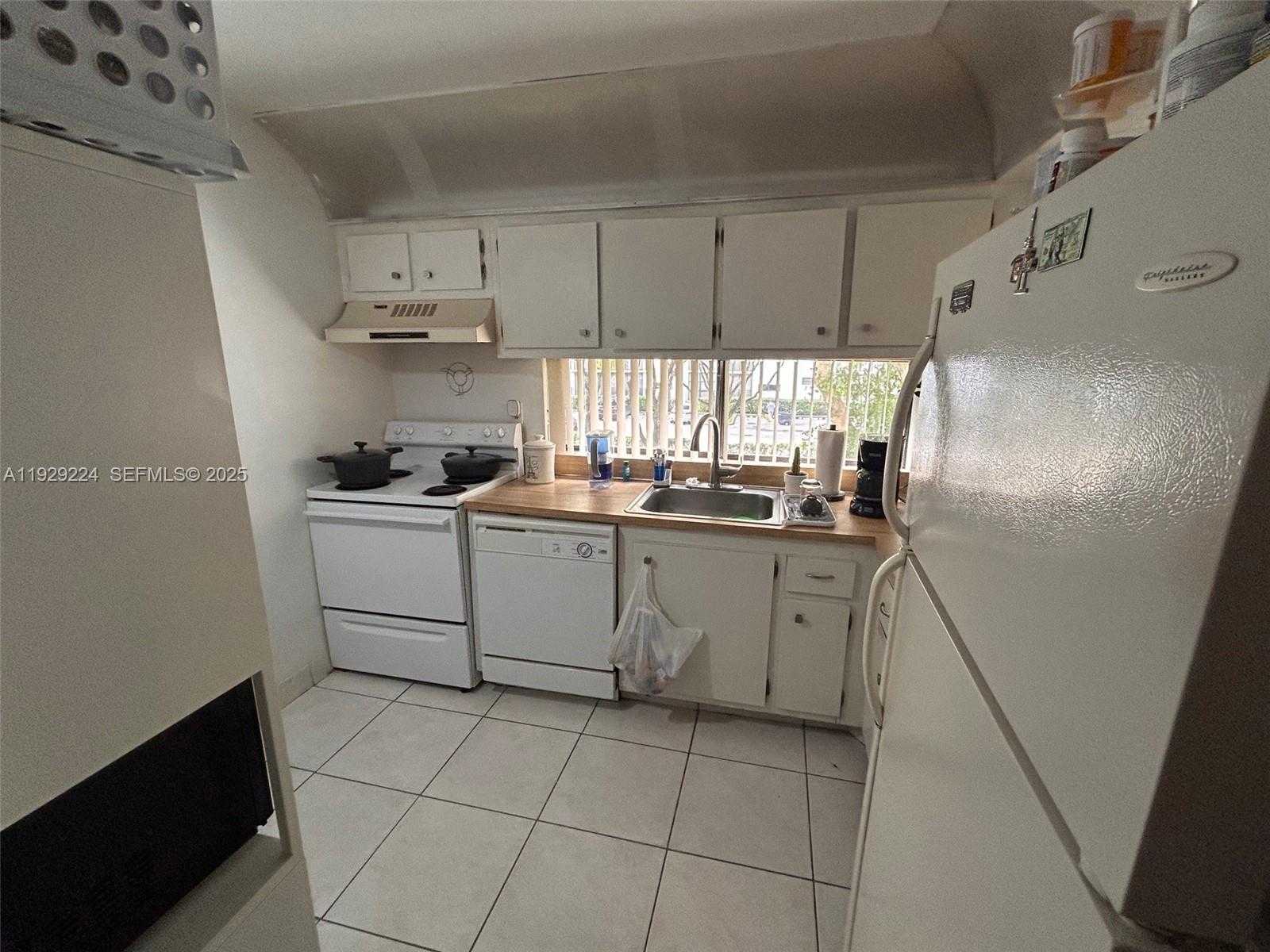 Small Image of 16919 NORTH BAY RD #214, Sunny Isles Beach Number 4