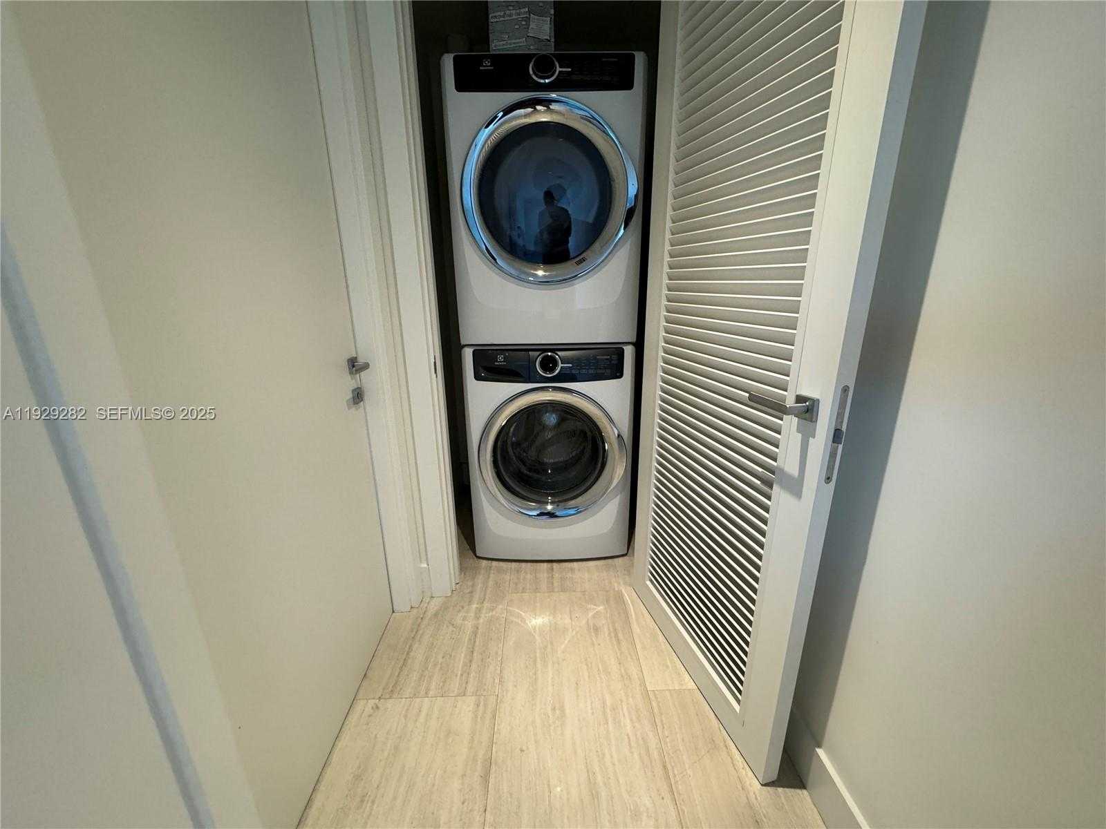 Small Image of 1451 BRICKELL AVE #1105, Miami Number 7