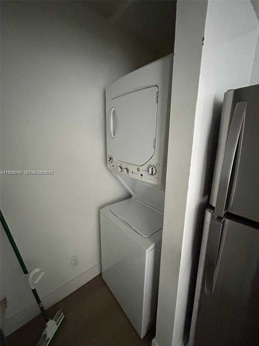 Small Image of 770 CLAUGHTON ISLAND DR #2109, Miami Number 5