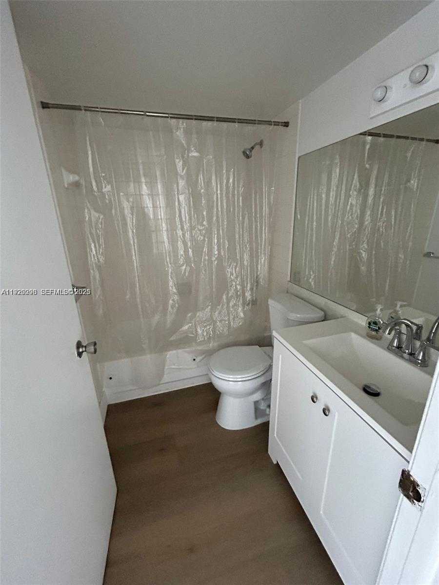 Small Image of 770 CLAUGHTON ISLAND DR #2109, Miami Number 6