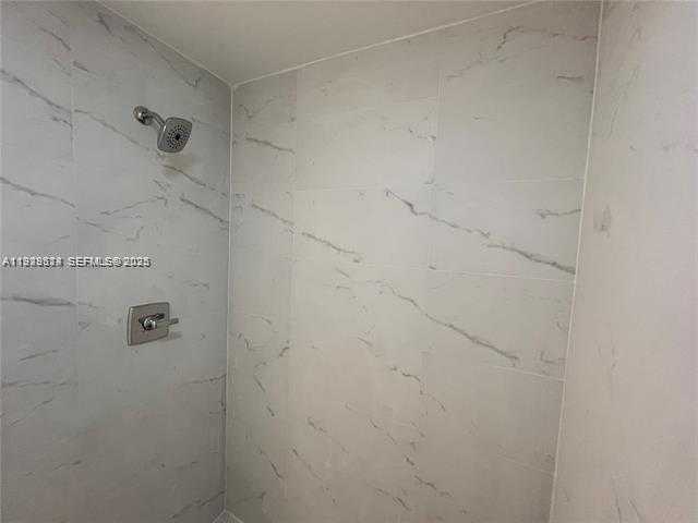 Small Image of Hollywood Number 7