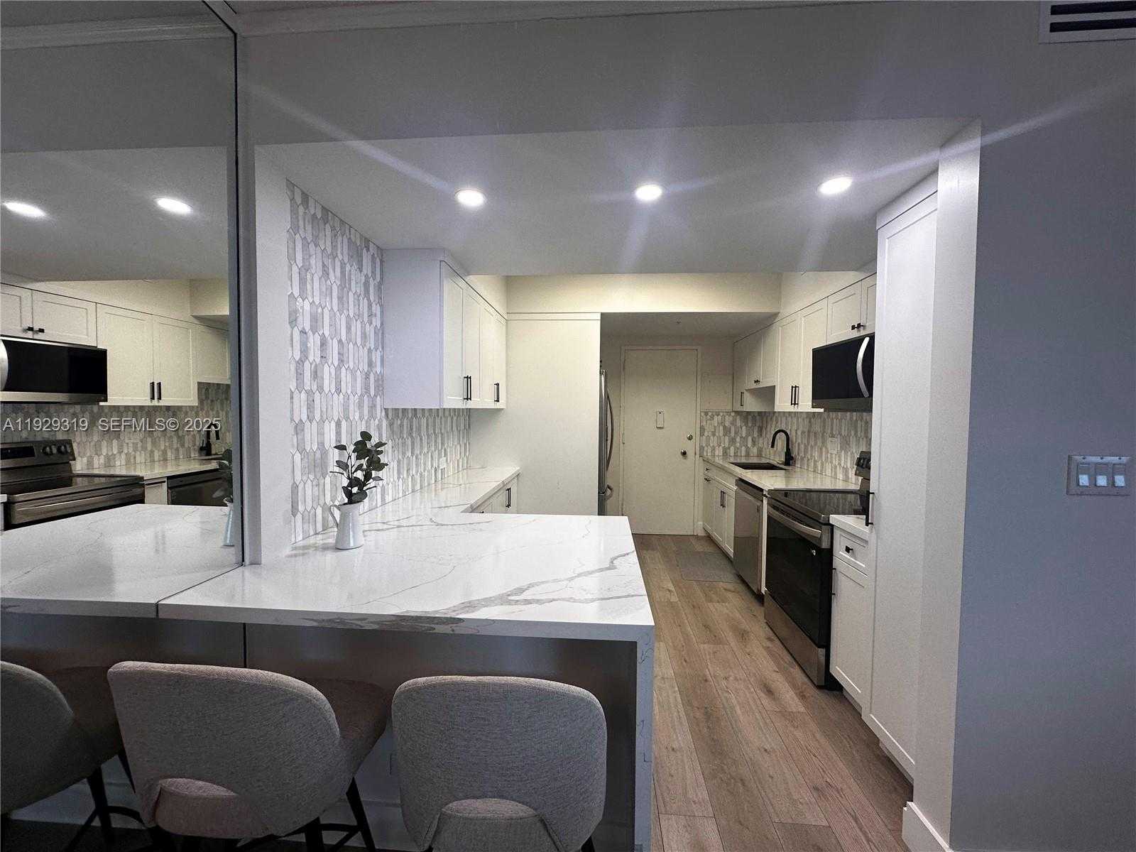 Small Image of 5055 COLLINS AVE #10F, Miami Beach Number 2