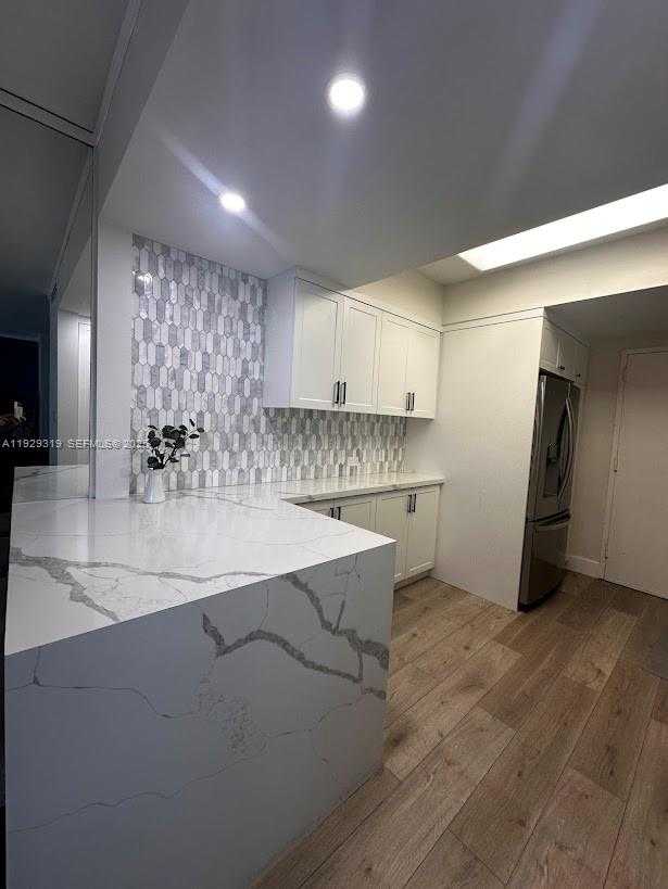 Small Image of 5055 COLLINS AVE #10F, Miami Beach Number 6