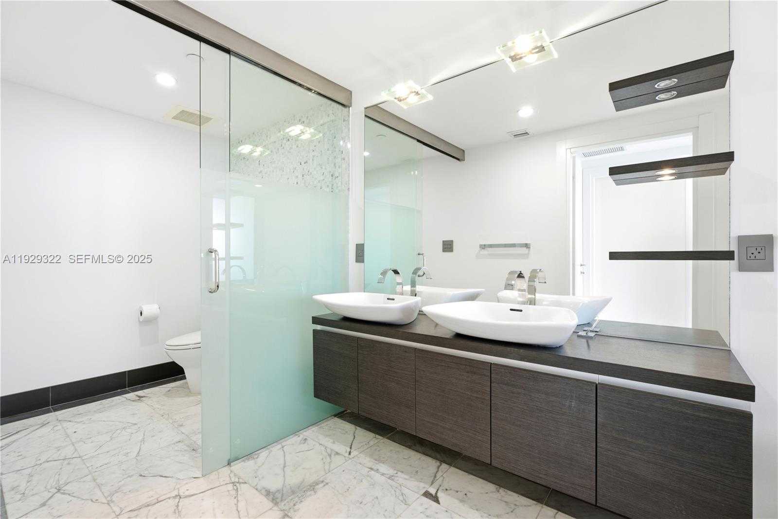 Small Image of 200 BISCAYNE BOULEVARD WAY #3205, Miami Number 11