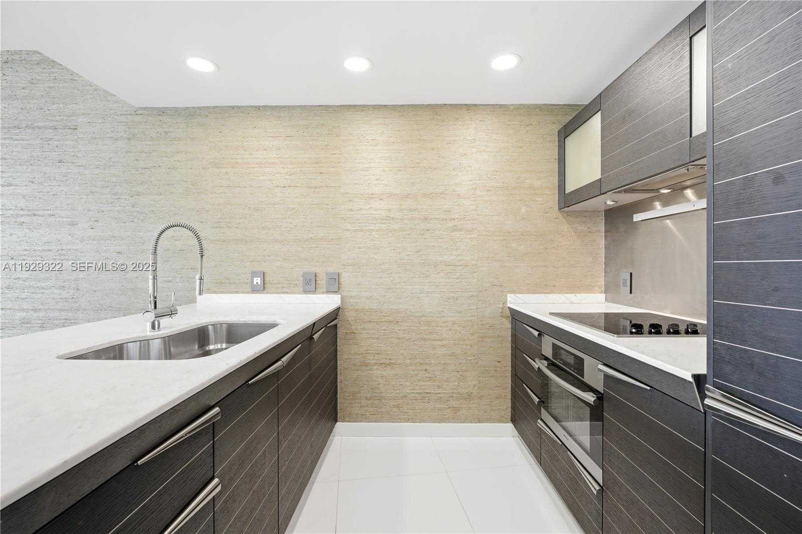 Small Image of 200 BISCAYNE BOULEVARD WAY #3205, Miami Number 12