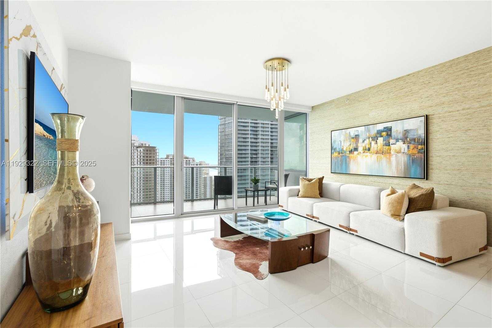 Small Image of 200 BISCAYNE BOULEVARD WAY #3205, Miami Number 3