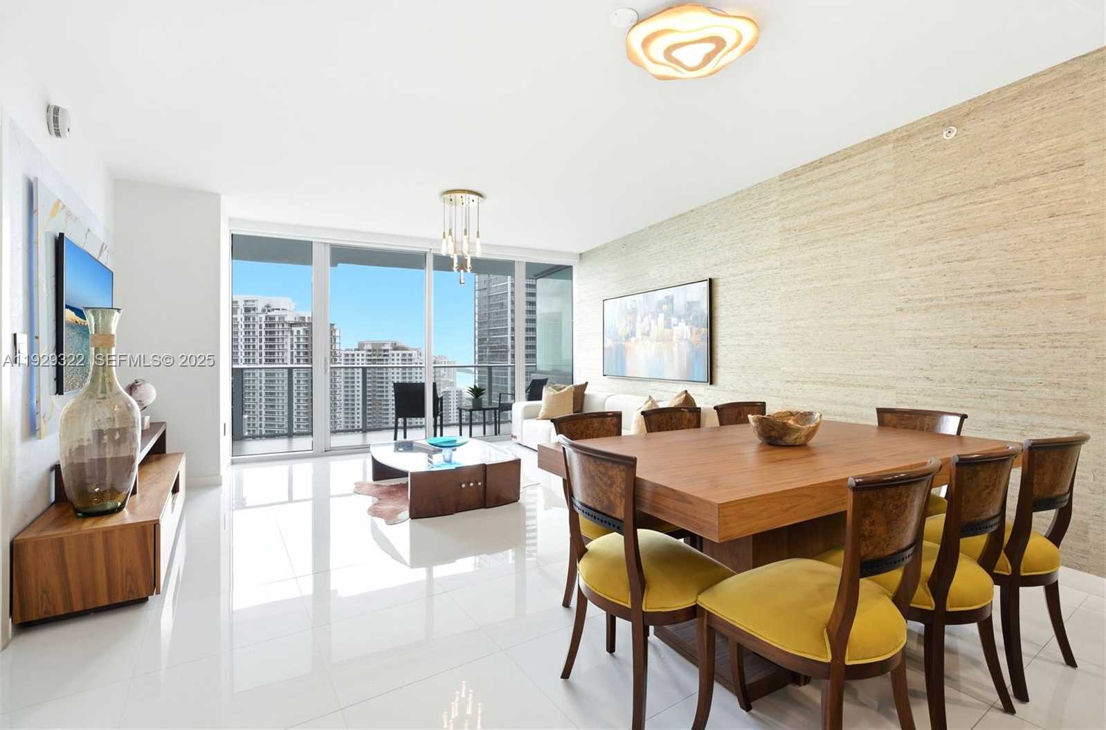 Small Image of 200 BISCAYNE BOULEVARD WAY #3205, Miami Number 4