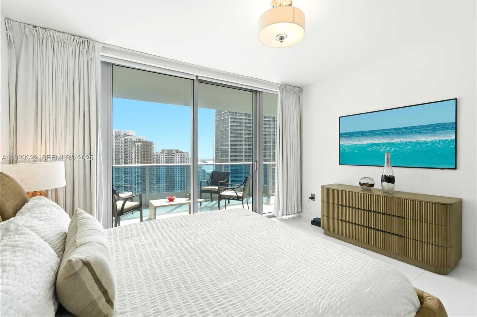 Small Image of 200 BISCAYNE BOULEVARD WAY #3205, Miami Number 6