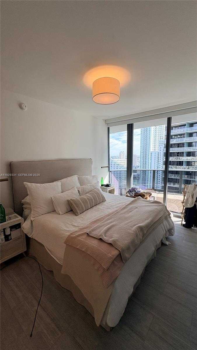 Imagen de Pequeño Objeto