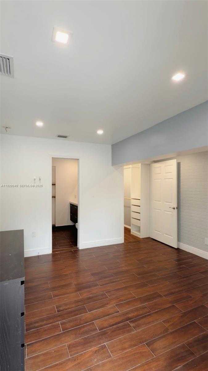 Small Image of Miami Number 2