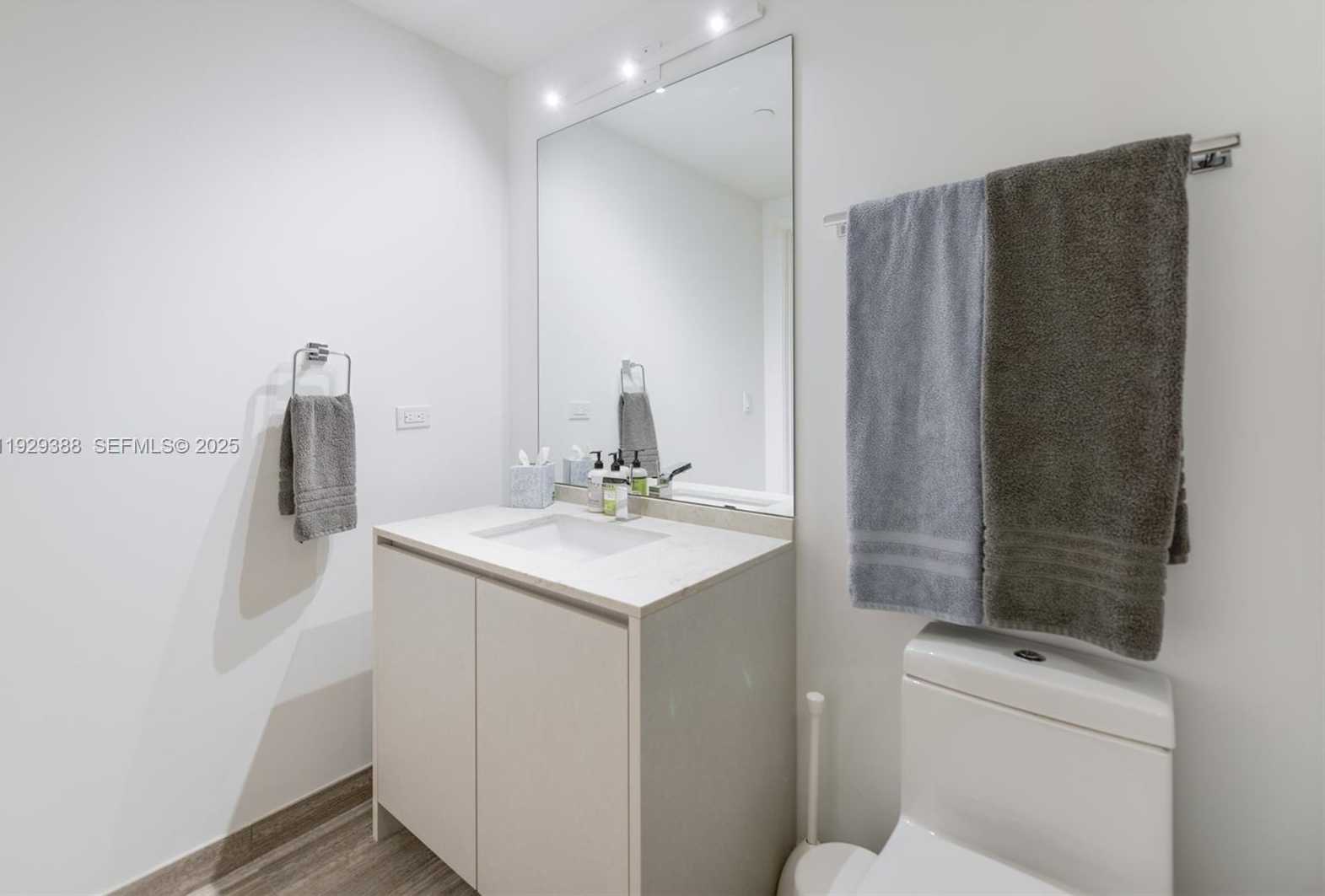 Small Image of 1010 BRICKELL AVE #3710, Miami Number 14