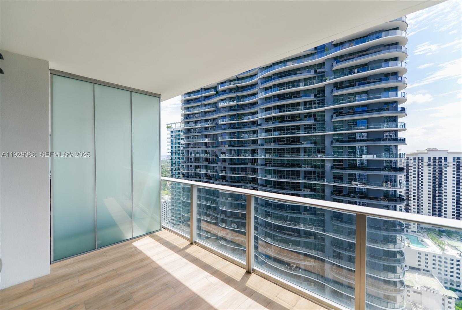 Small Image of 1010 BRICKELL AVE #3710, Miami Number 4