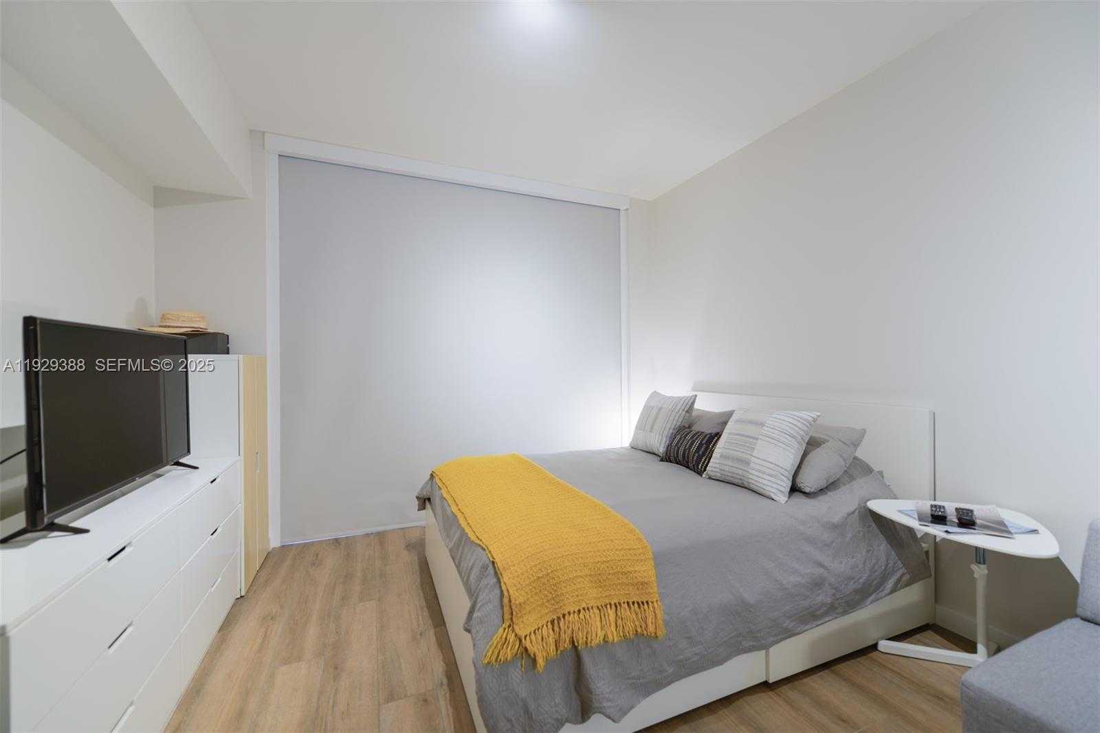 Small Image of 1010 BRICKELL AVE #3710, Miami Number 8