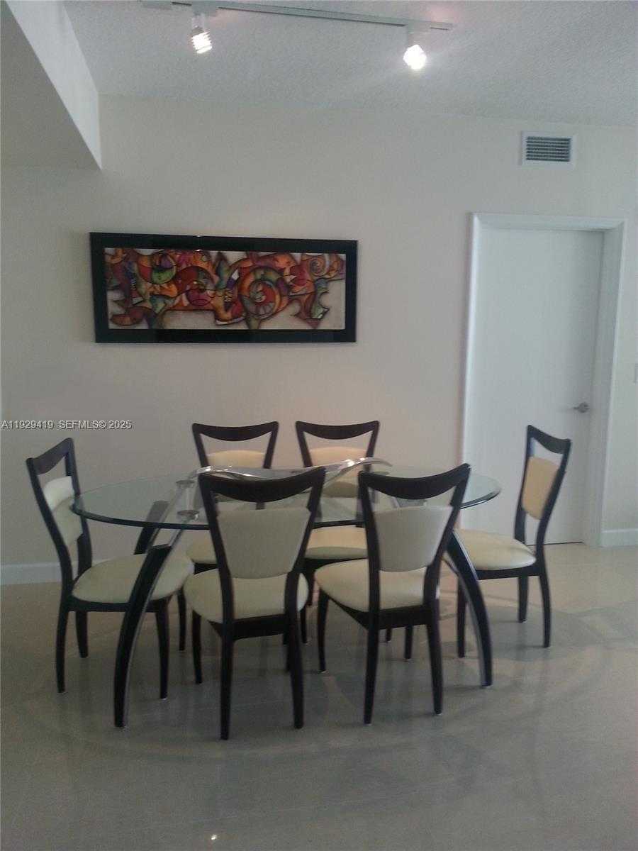 Small Image of Aventura Number 15