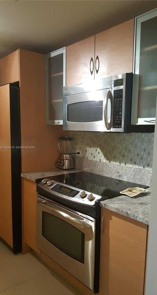 Small Image of Aventura Number 16