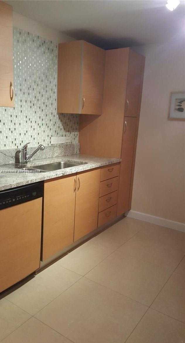 Small Image of Aventura Number 17