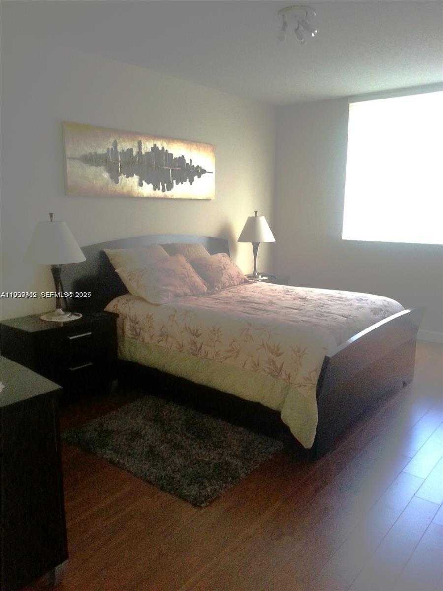 Small Image of Aventura Number 18