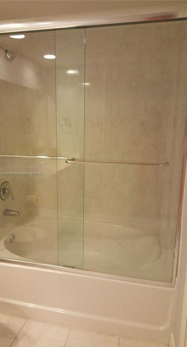 Small Image of Aventura Number 19