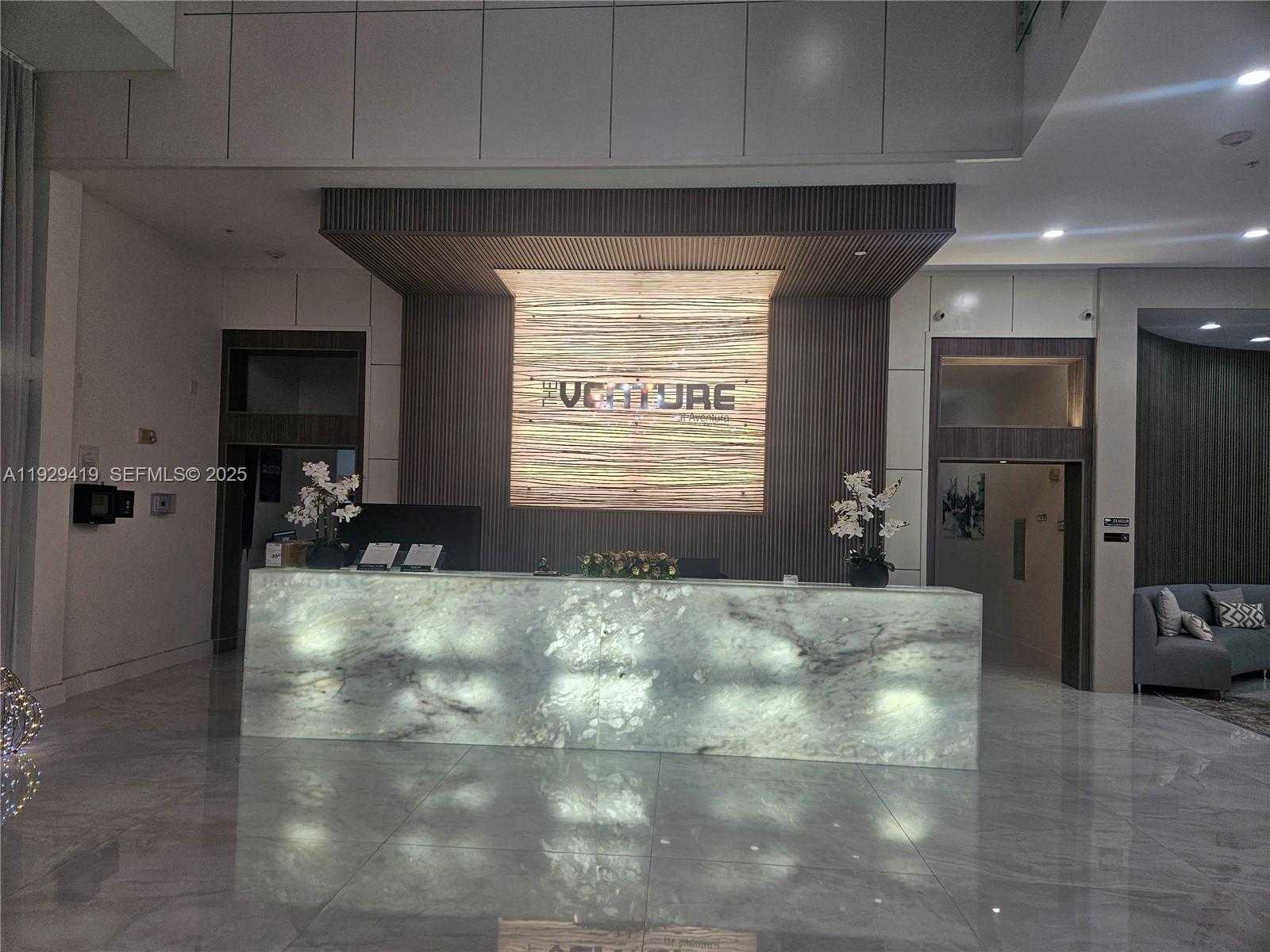 Small Image of Aventura Number 2