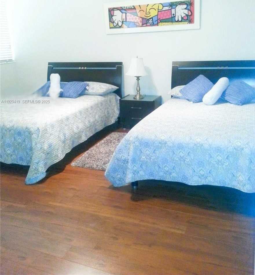 Small Image of Aventura Number 20