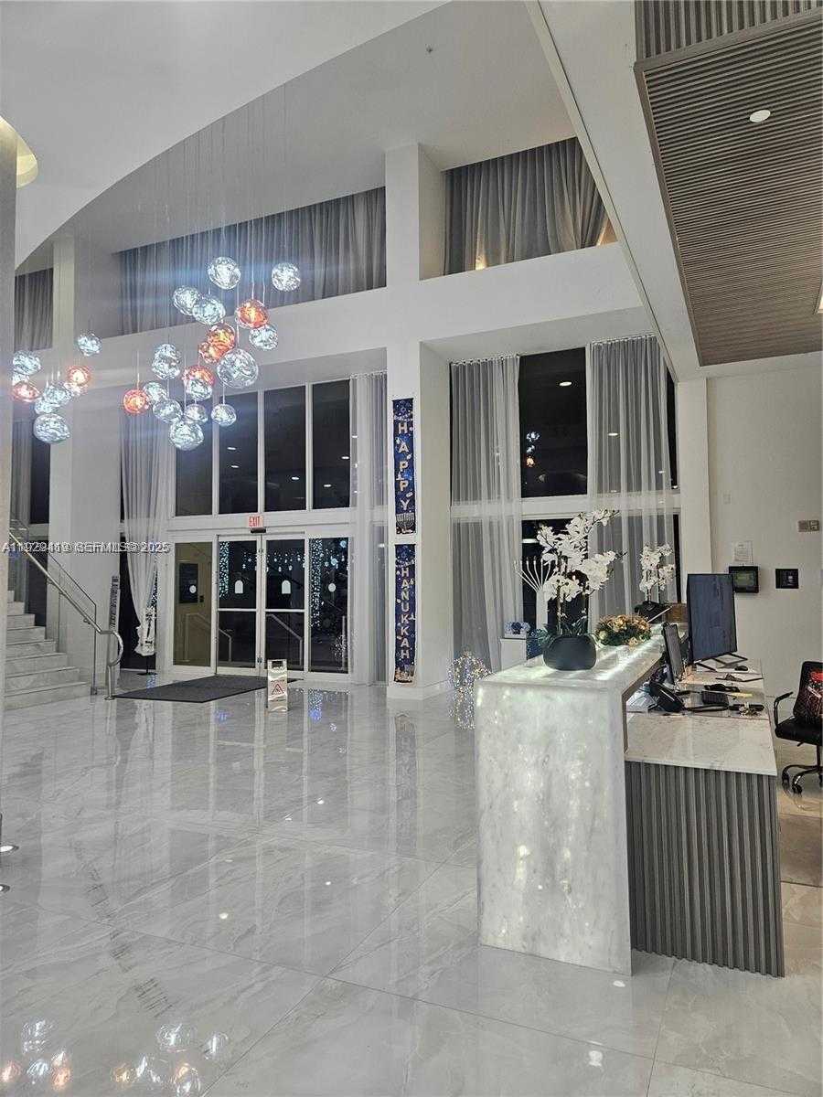 Small Image of Aventura Number 3