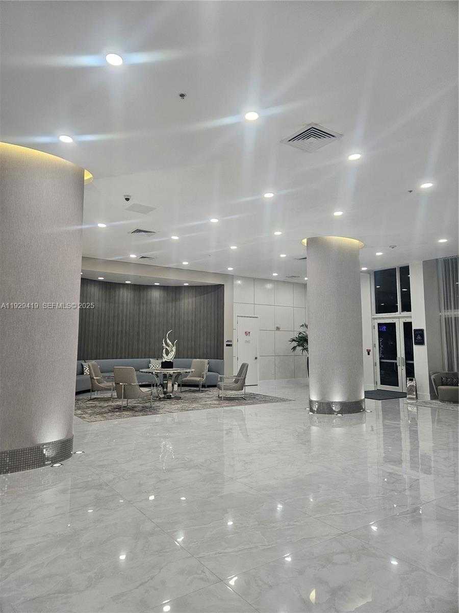 Small Image of Aventura Number 4