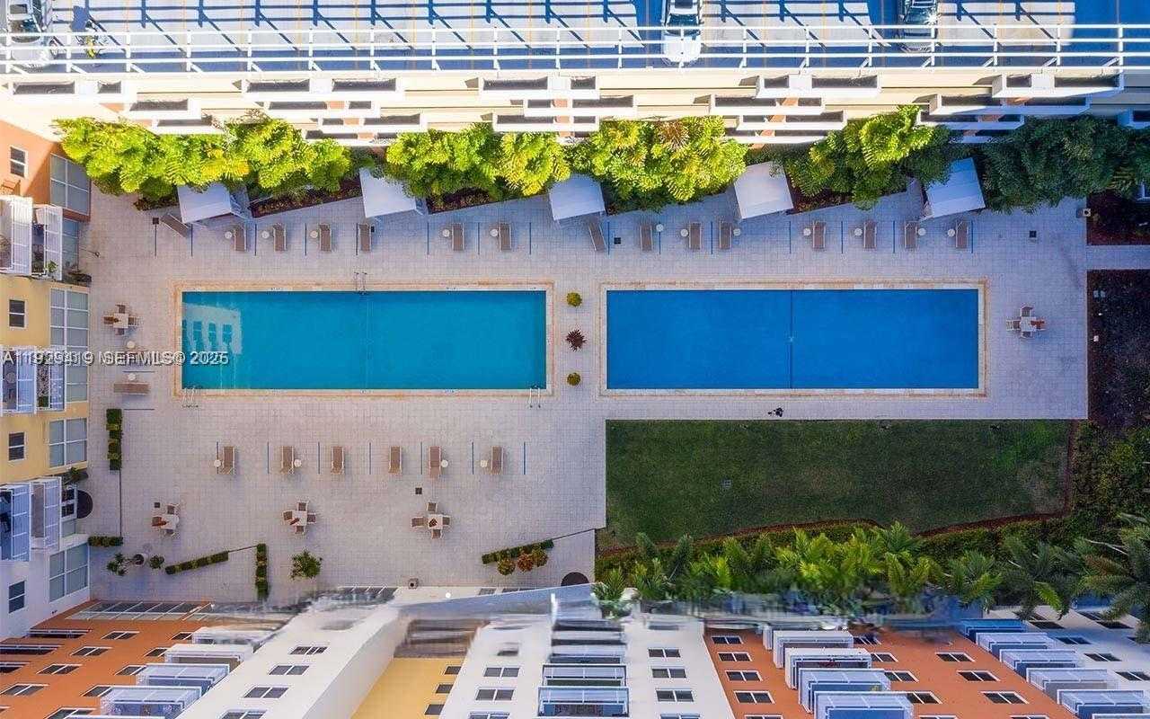 Small Image of Aventura Number 9