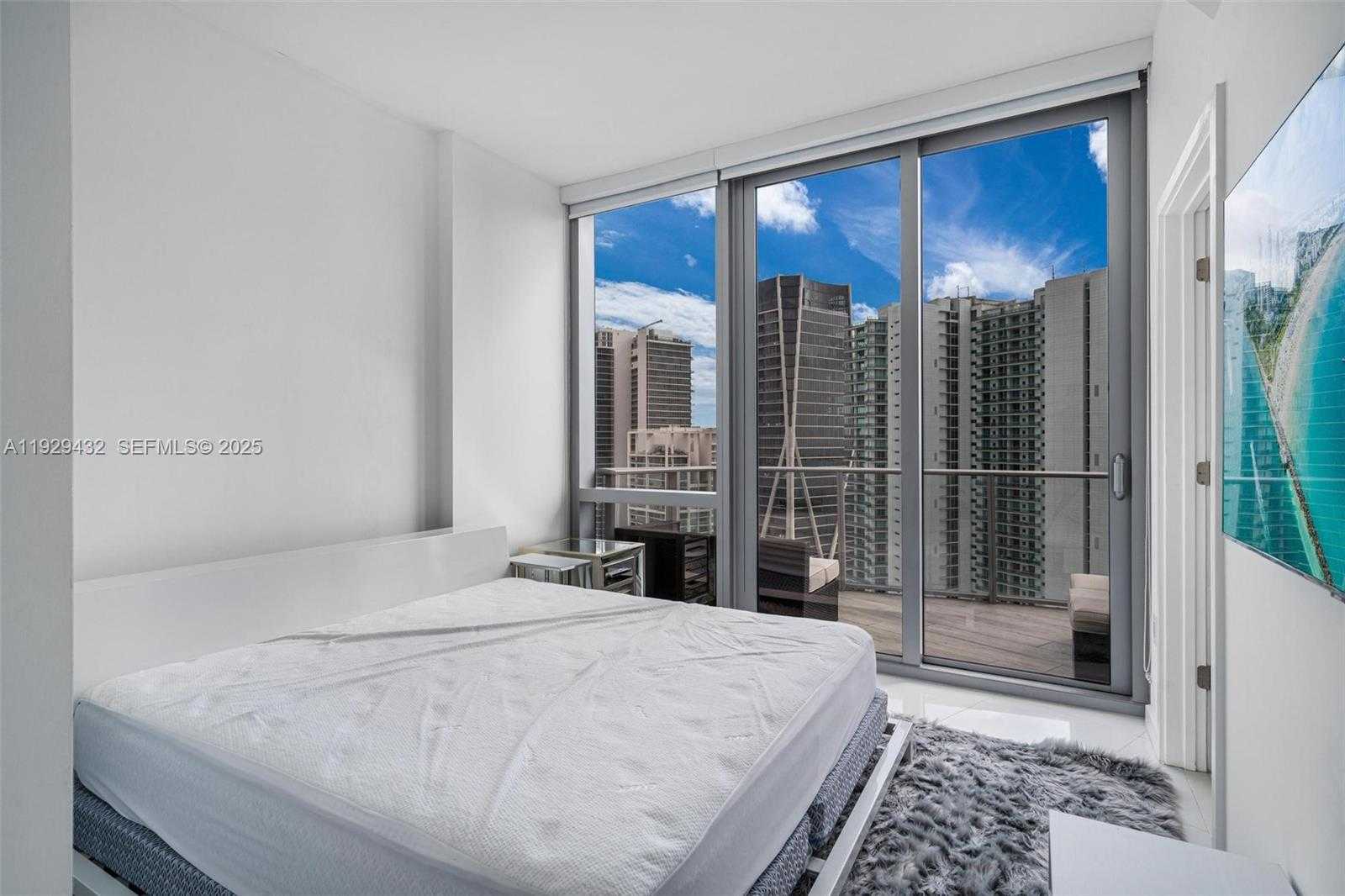 Imagen de Pequeño Objeto