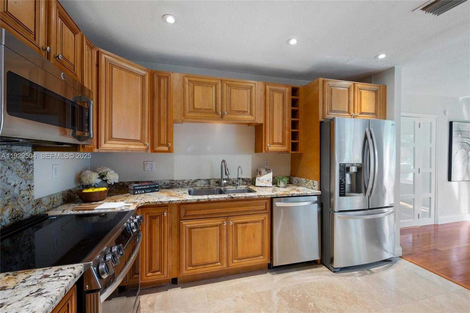 Small Image of 5620 ALHAMBRA CIR, Coral Gables Number 12