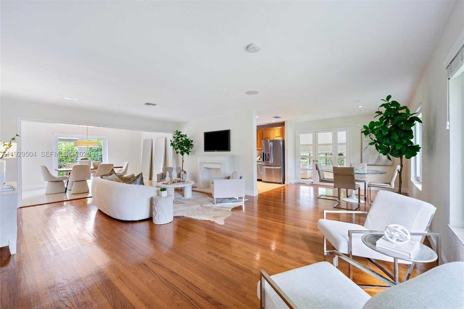 Small Image of 5620 ALHAMBRA CIR, Coral Gables Number 2