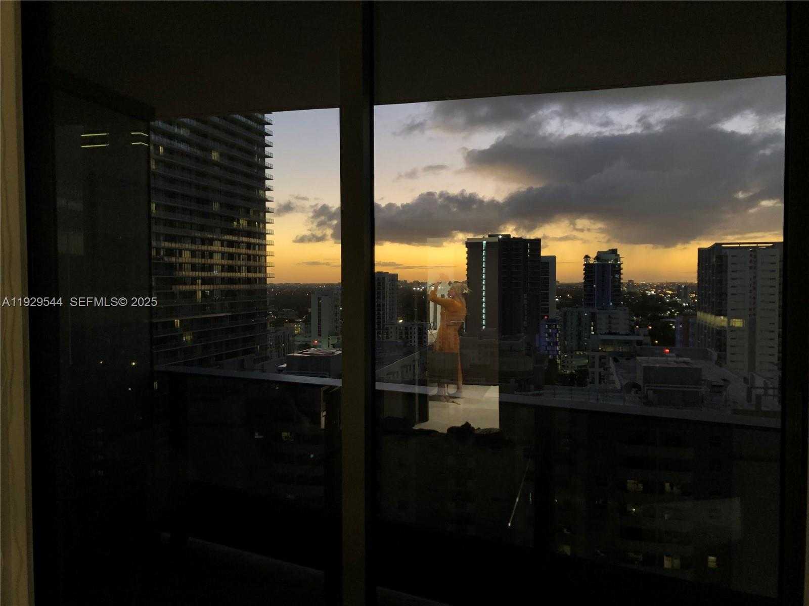 Imagen de Pequeño Objeto