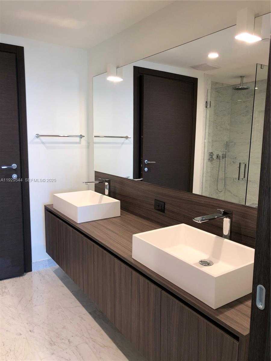 Imagen de Pequeño Objeto