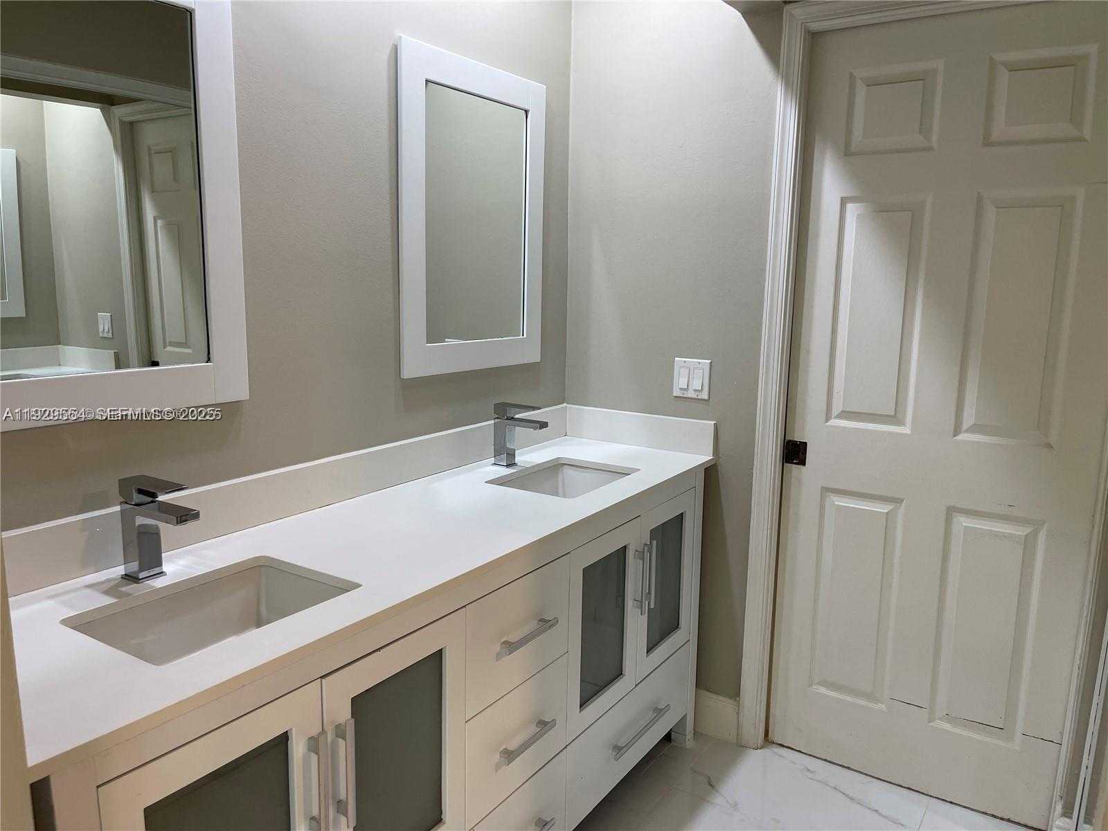 Imagen de Pequeño Objeto