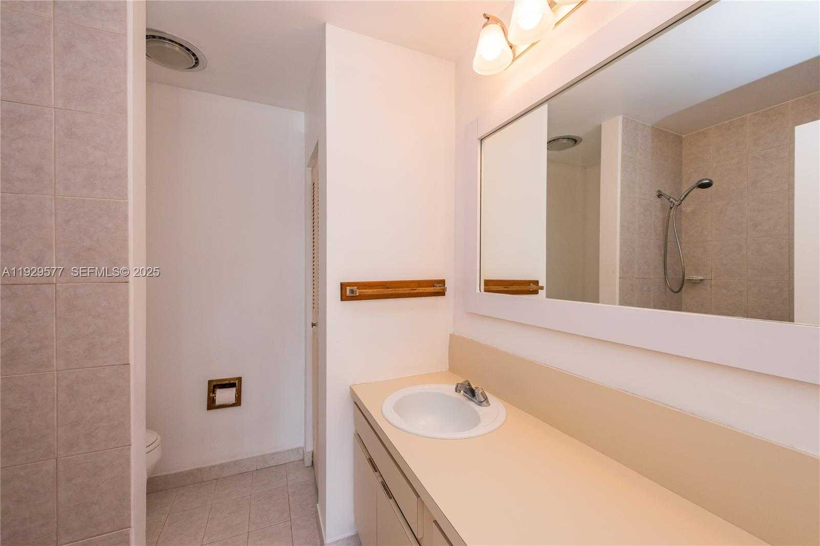 Small Image of 10784 NORTH KENDALL DR #D2, Miami Number 19