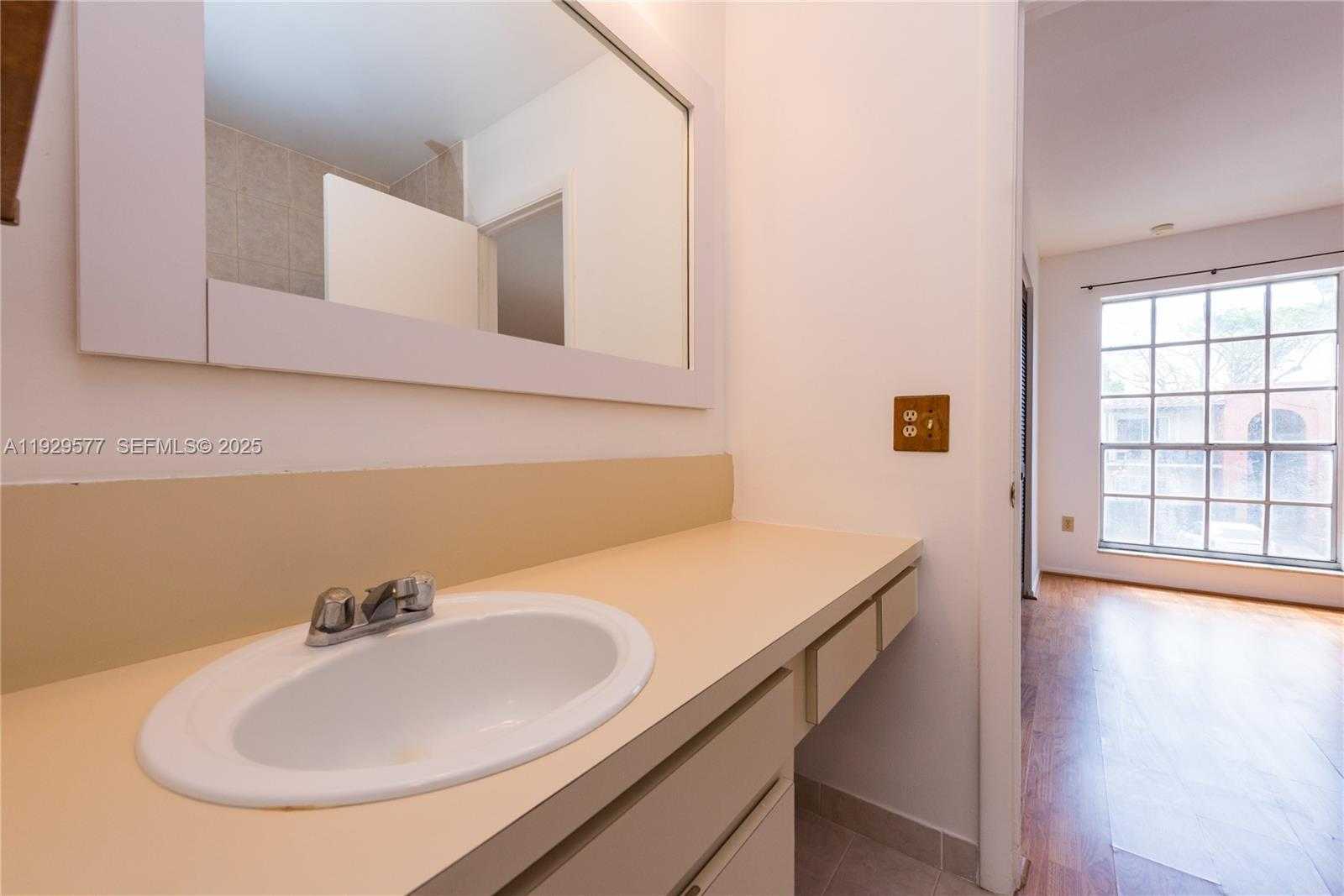 Small Image of 10784 NORTH KENDALL DR #D2, Miami Number 22