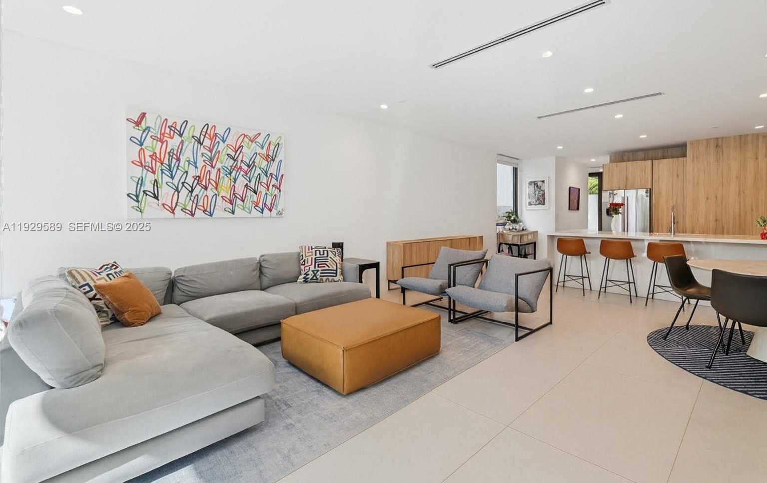 Small Image of 3458 DAY AVE, Miami Number 10