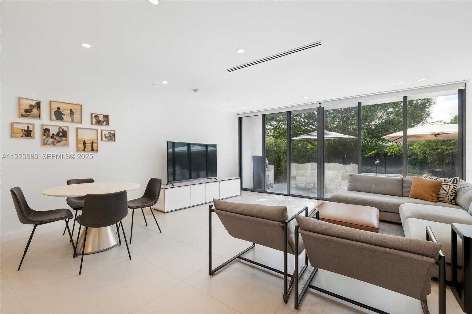 Small Image of 3458 DAY AVE, Miami Number 11