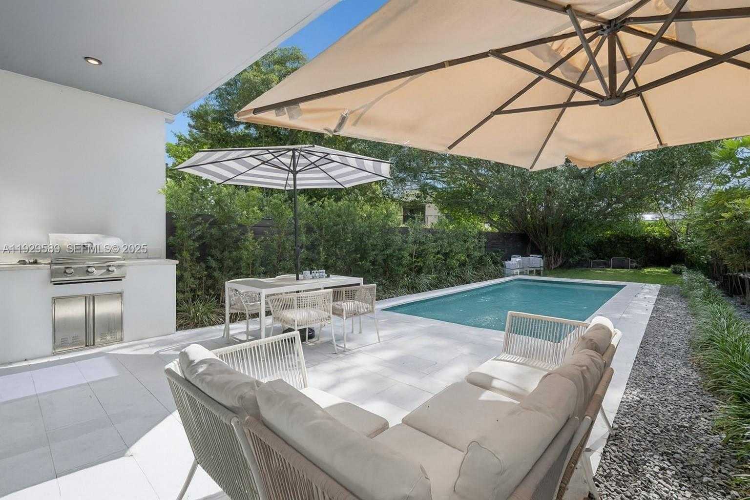 Small Image of 3458 DAY AVE, Miami Number 12