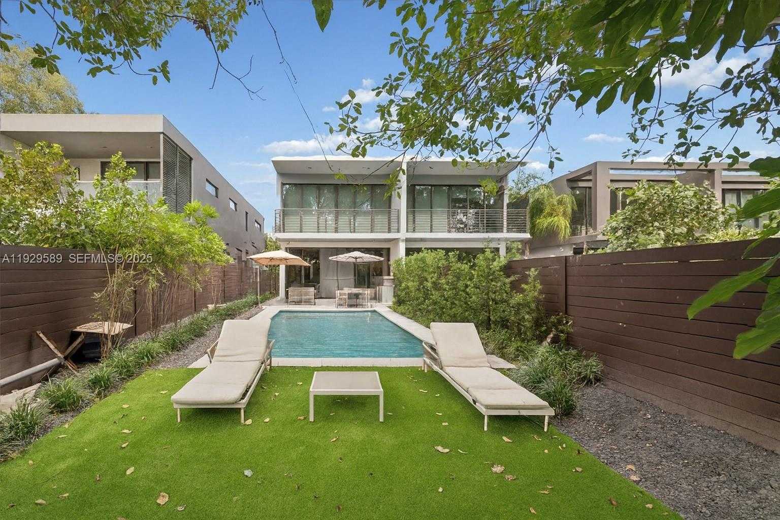 Small Image of 3458 DAY AVE, Miami Number 13