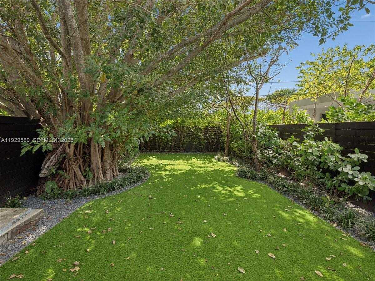 Small Image of 3458 DAY AVE, Miami Number 15