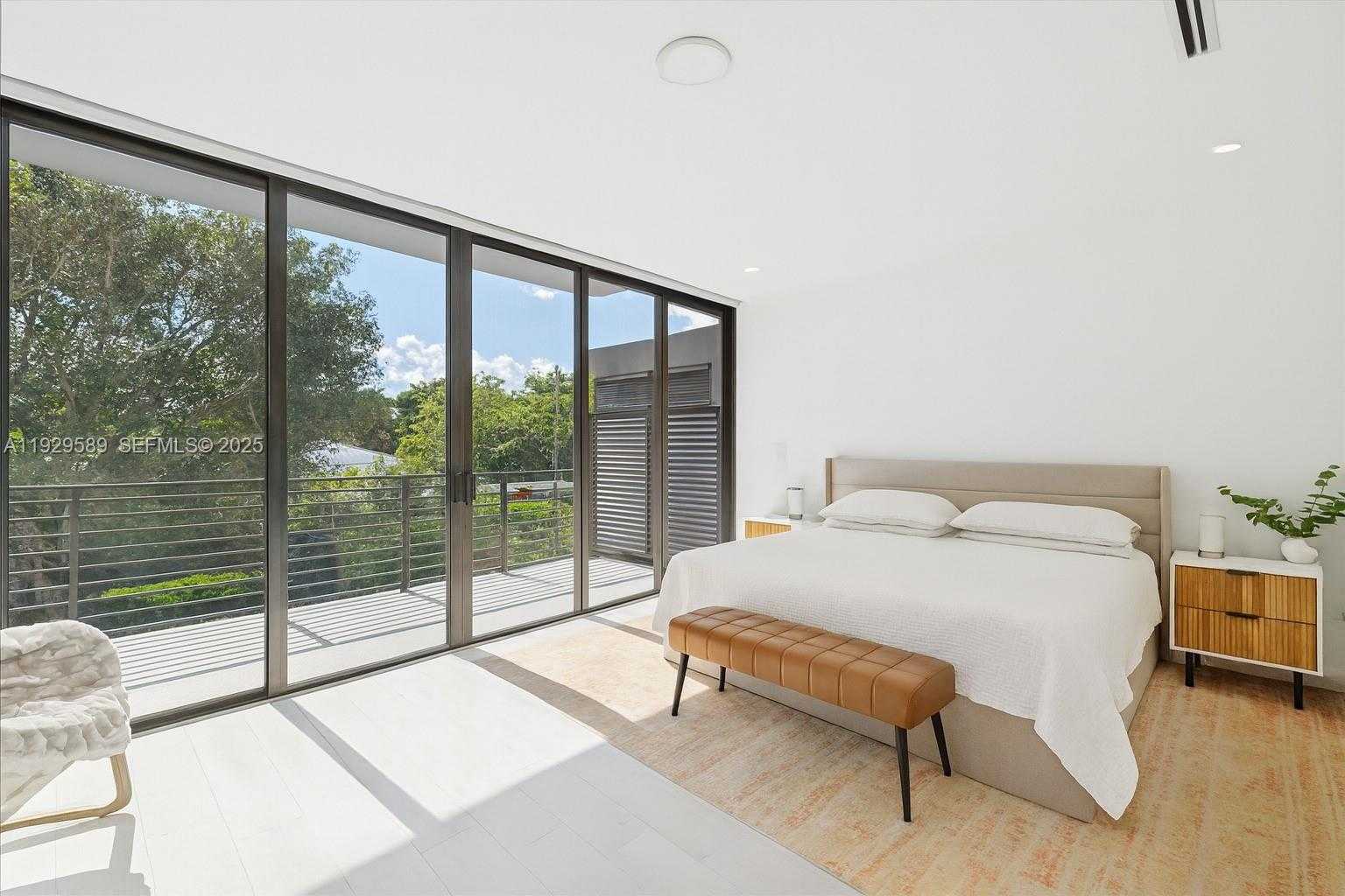 Small Image of 3458 DAY AVE, Miami Number 17