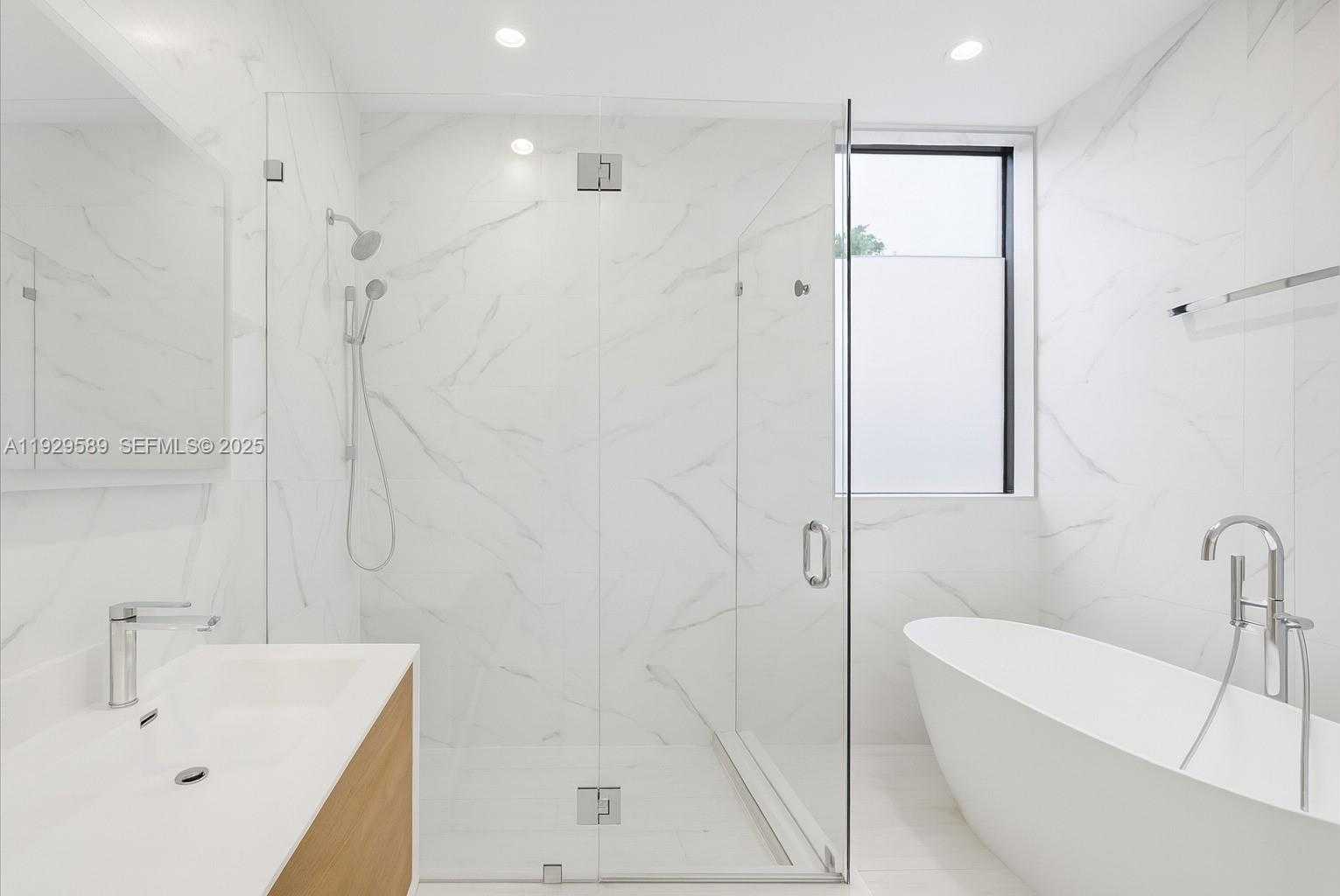 Small Image of 3458 DAY AVE, Miami Number 19