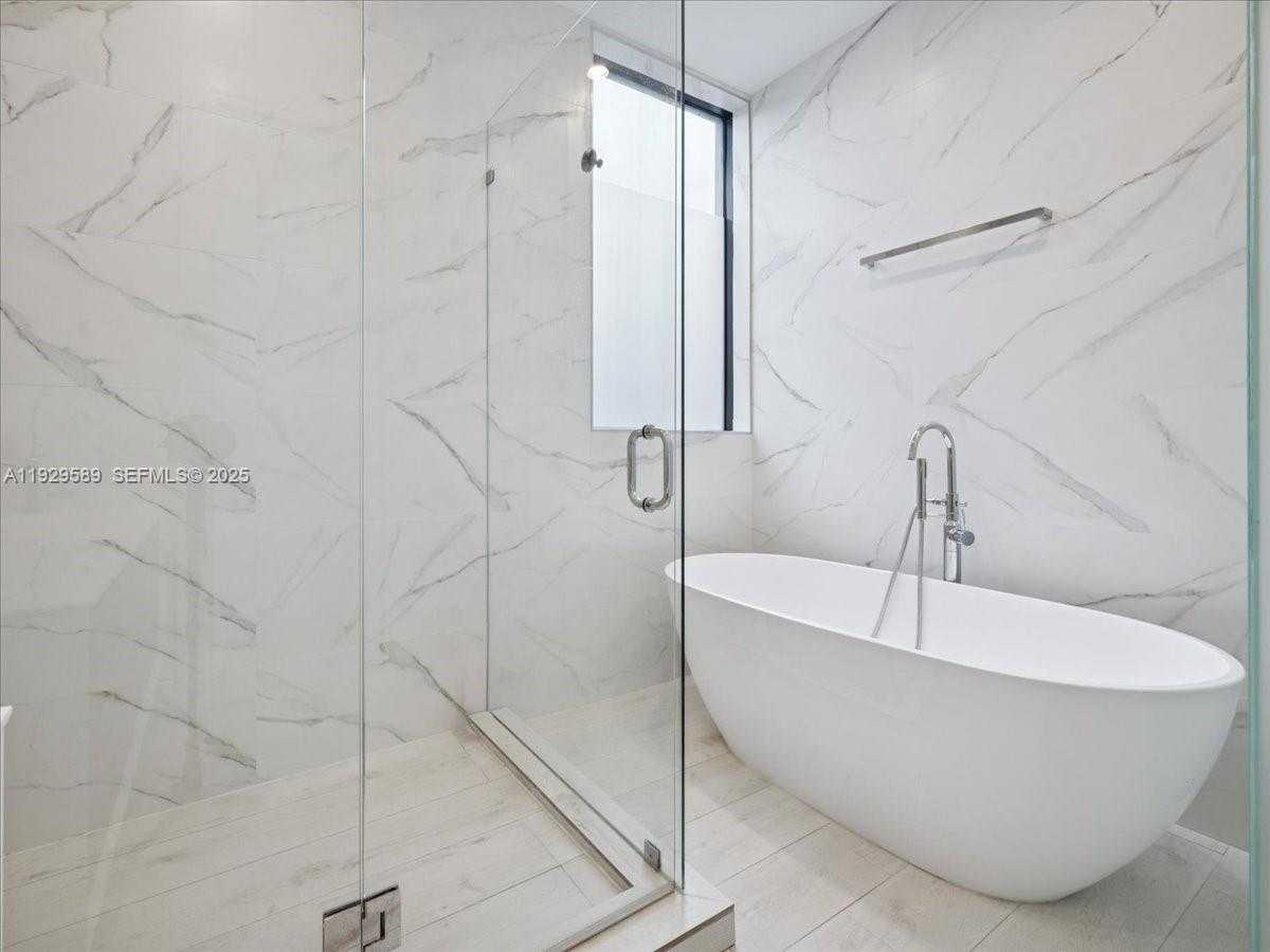 Small Image of 3458 DAY AVE, Miami Number 20