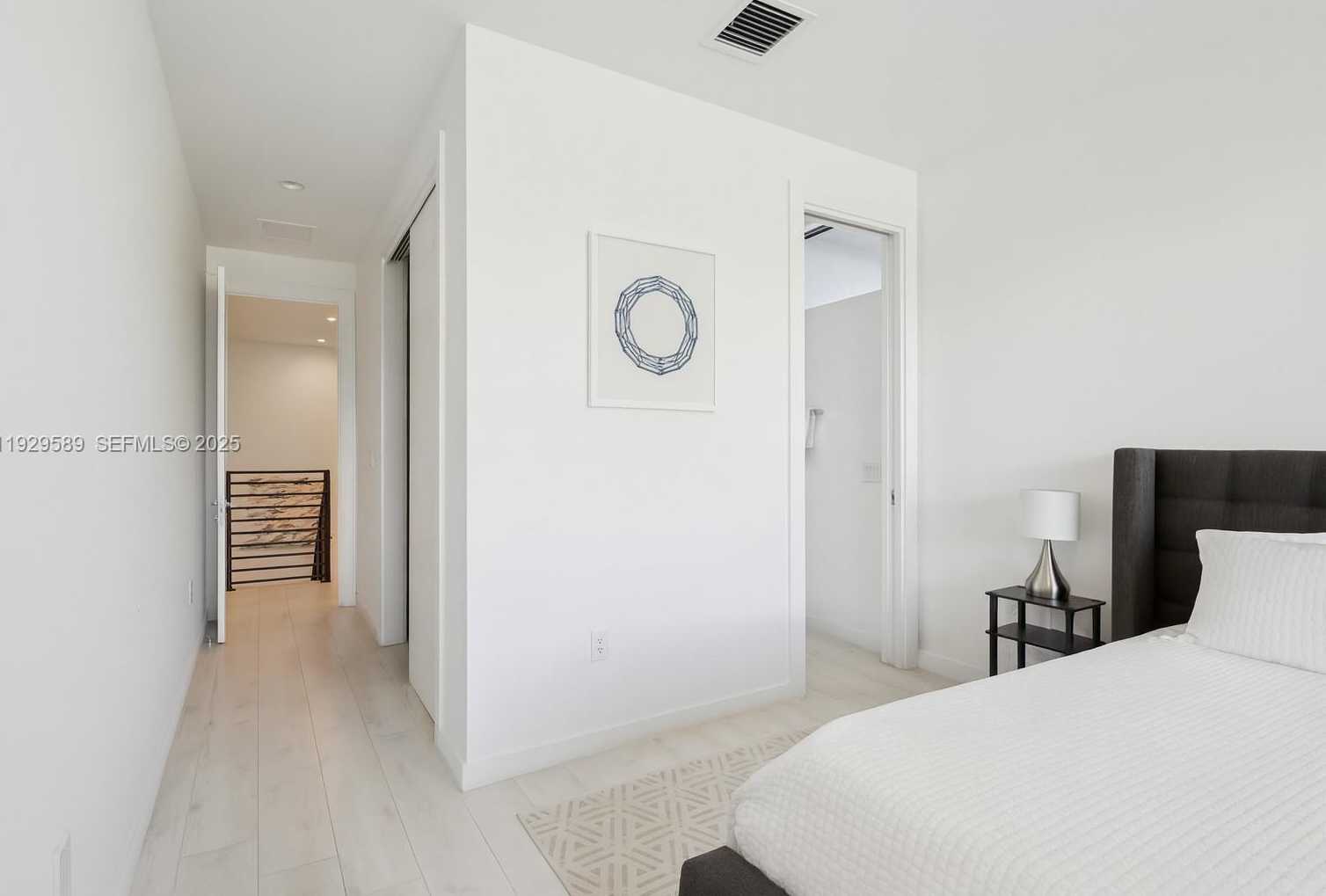 Small Image of 3458 DAY AVE, Miami Number 21