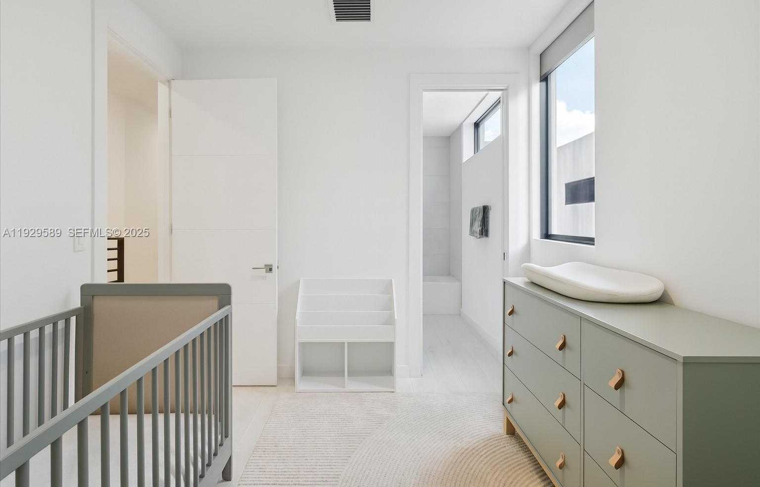 Small Image of 3458 DAY AVE, Miami Number 24