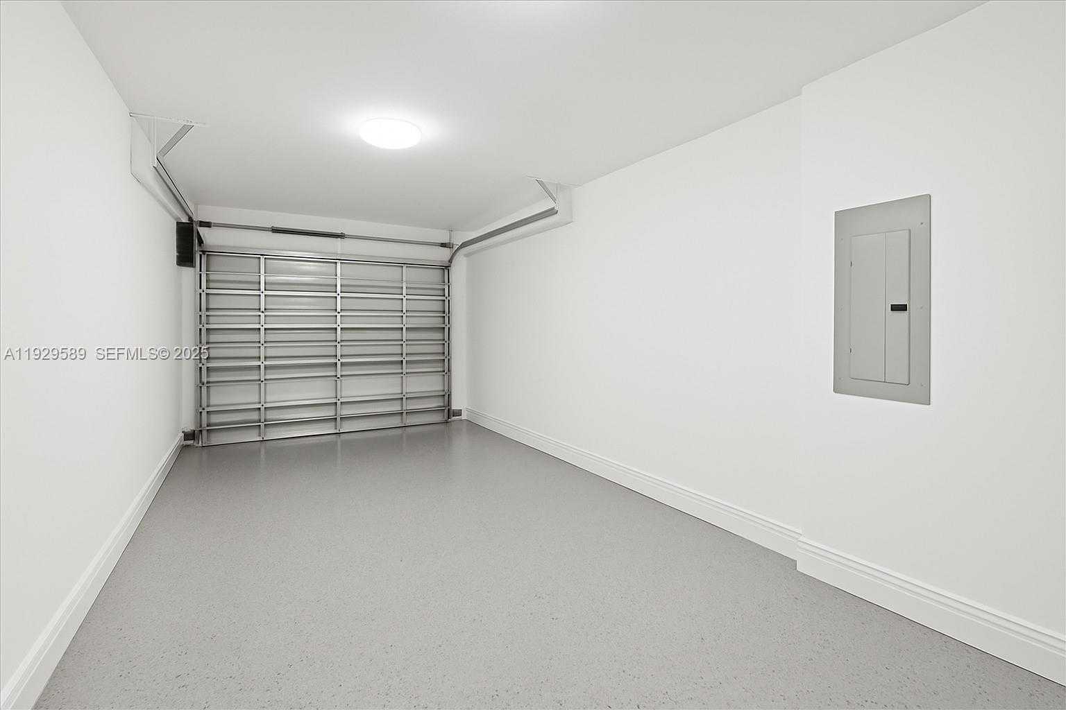 Small Image of 3458 DAY AVE, Miami Number 27