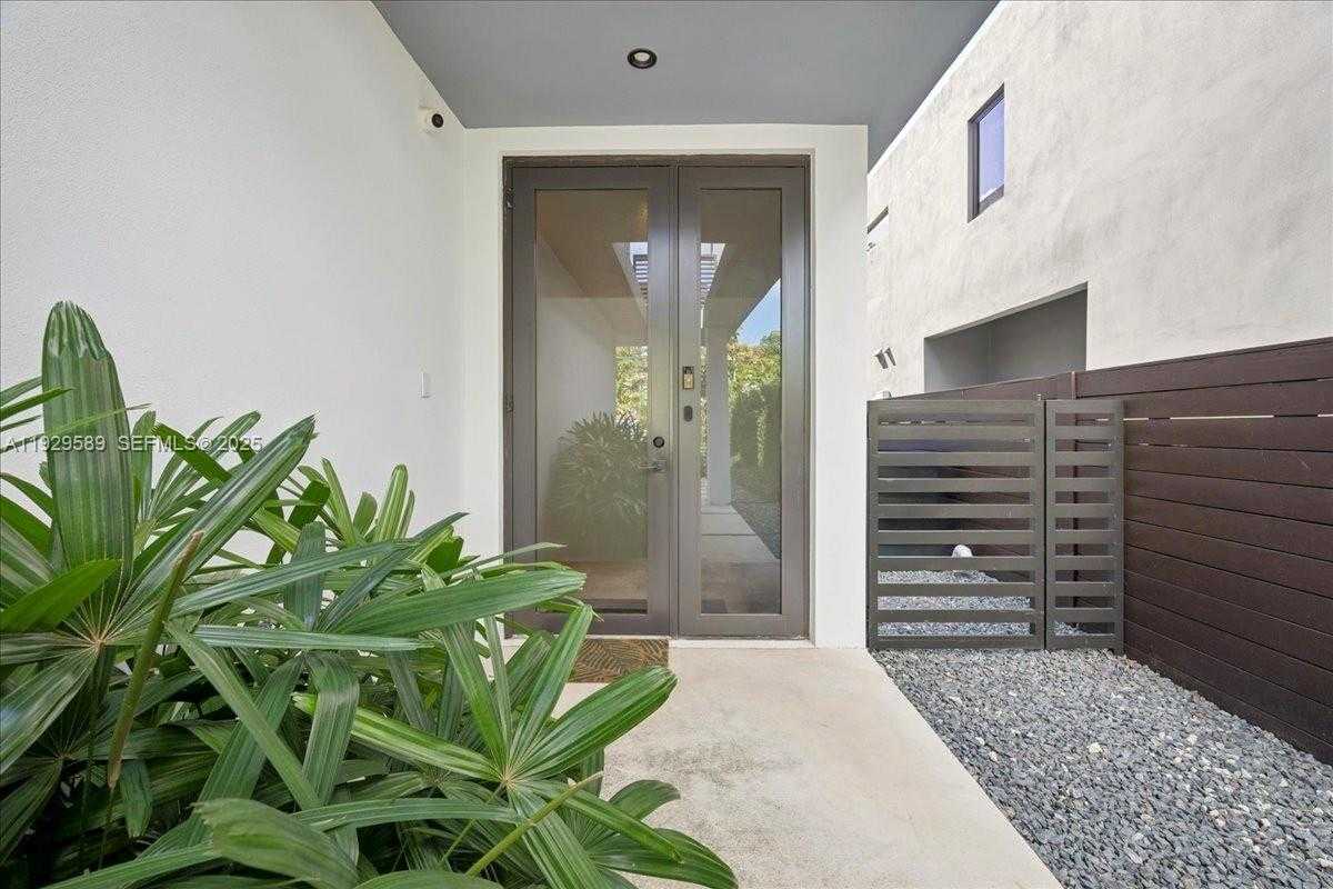 Small Image of 3458 DAY AVE, Miami Number 3