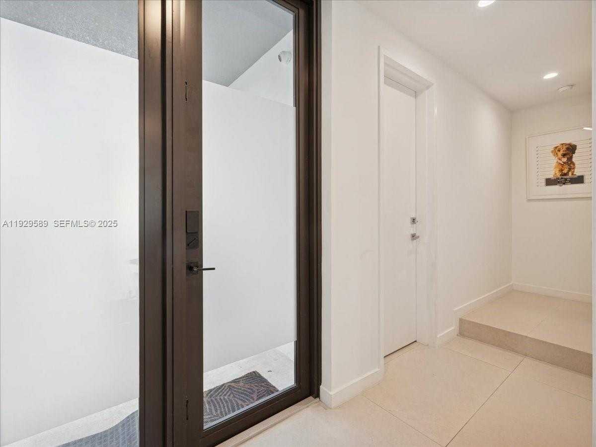 Small Image of 3458 DAY AVE, Miami Number 4