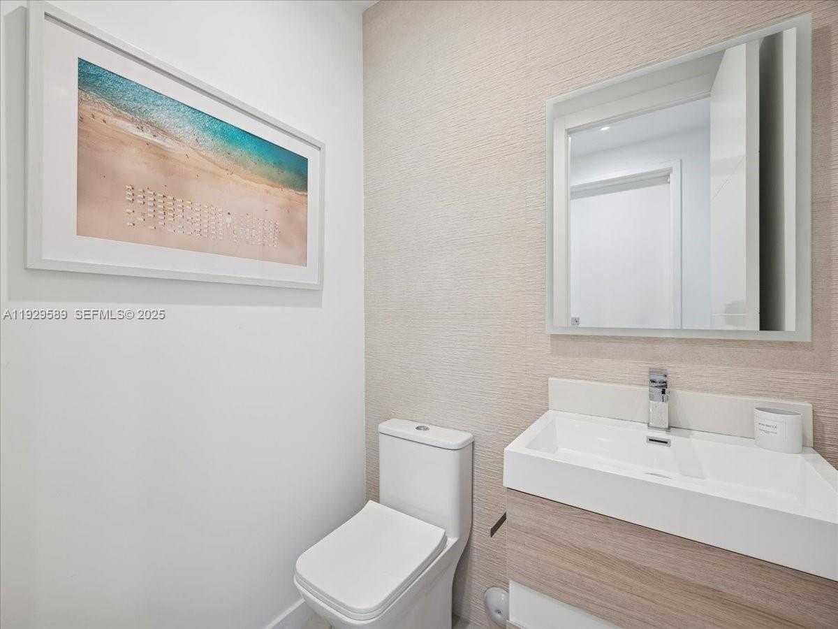 Small Image of 3458 DAY AVE, Miami Number 6